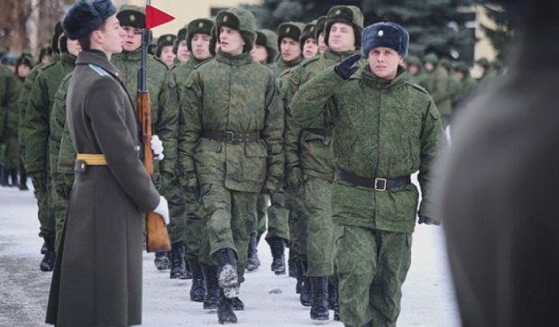 Российские солдаты косят под Барби (ВИДЕО)