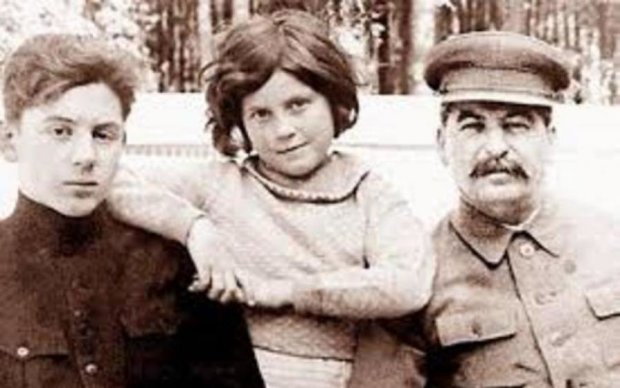 Тотальна нелюбов: як склалися долі дітей Йосипа Сталіна