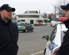 Українець показав старі схеми нової поліції