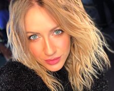 Груди Нікітюк ледь не випали з платтячка, грайливі фото: "Барбі!"