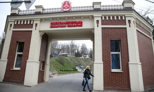 Київ накрила хвиля самогубств через коронавірус: "Люди не витримують"