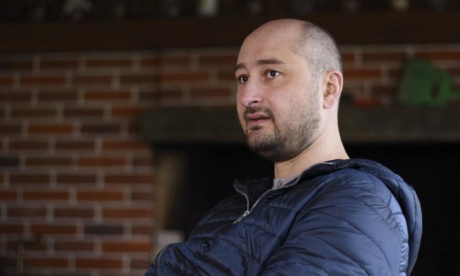 Бабченко знищив фейк російських пропагандистів: давайте я вам подарую книгу "Як не бути дов***бом".