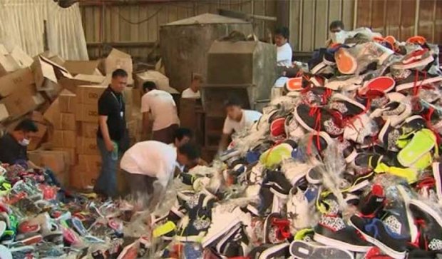 У столиці вилучили "гуманітарне" взуття на 20 млн грн