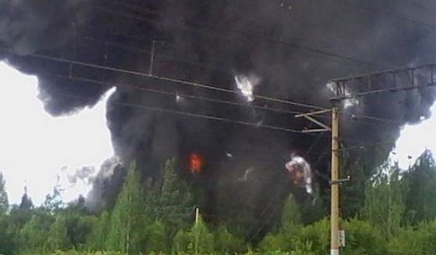 В России горит нефтебаза "Газпрома" (фото, видео)