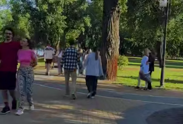 Українці, прогулянка, весна, кадр з відео