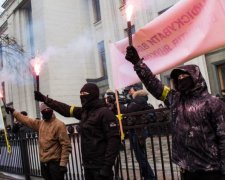 Огонь, слезоточивый газ и столкновения: что творилось под ВР