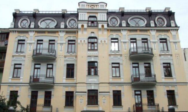 Офісний центр Януковича продають за 200 мільйонів
