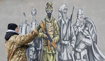 Мариуполь украсят граффити с защитниками Украины (фото)