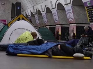 Киевское метро во время атаки рф. Фото: скрин youtube