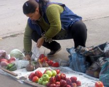 Киевляне могут пожаловаться на стихийную торговлю в соцсети