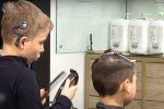 На Прикарпатті 9-річний хлопчик став перукарем, кадр з репортажу ТСН: YouTube