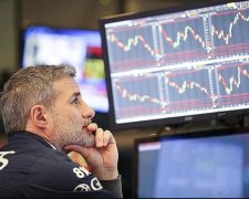 Блокування російських банків в усьому світі: що чекає на рубль
