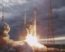 SpaceX будет ремонтировать ракеты за сутки