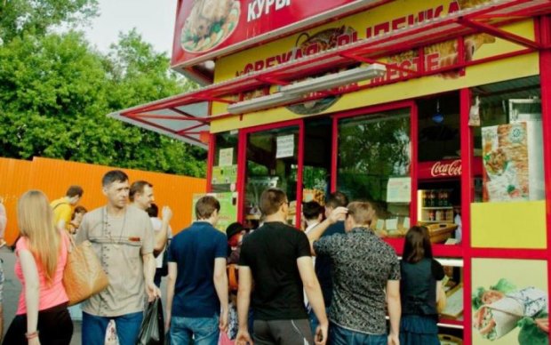 Отравление шаурмой в Киеве побило рекорд по массовости за десятилетие