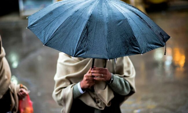 Погода на початок тижня: холод підкрався непомітно, українцям краще підготувати куртки і парасольки