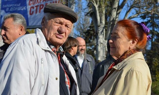 Запорожские пенсионеры празднуют коммунистический праздник (фото)