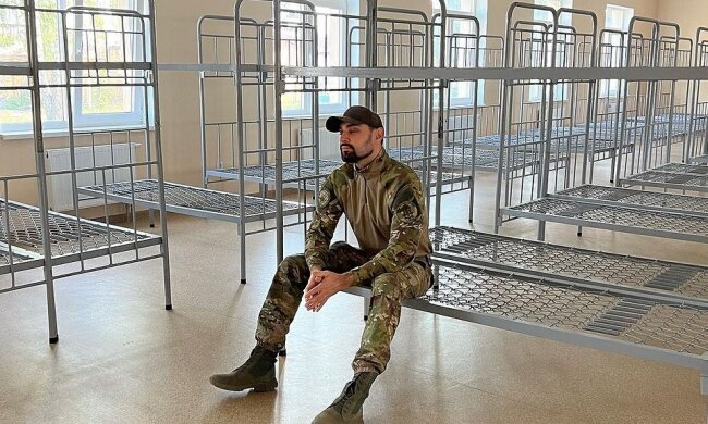 Побратими Козловського вже на фронті, але співак поки що тільки збирає гроші