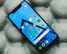 Xiaomi Pocophone F1 заметно упал в цене, дешевле уже не будет