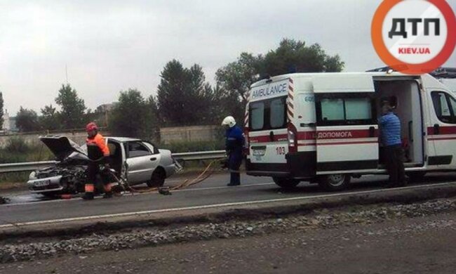 Смертельная авария под Киевом: погибли двое, трое ранены 