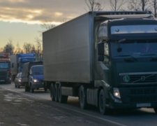 Від завтра Україна і Росія поновлюють транзитні перевезення