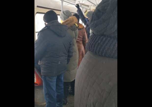 Харьковчан катают на дырявых жестянках, ярости нет предела: снег на голову