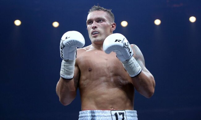 Усик встретился с Чисорой перед поединком Руиса и Джошуа: "Вставай и дерись, сосунок"