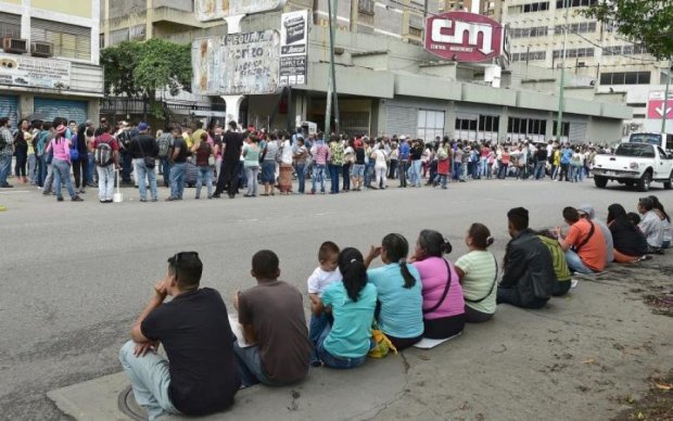 Миллион процентов: МВФ напророчил Венесуэле экономическую смерть