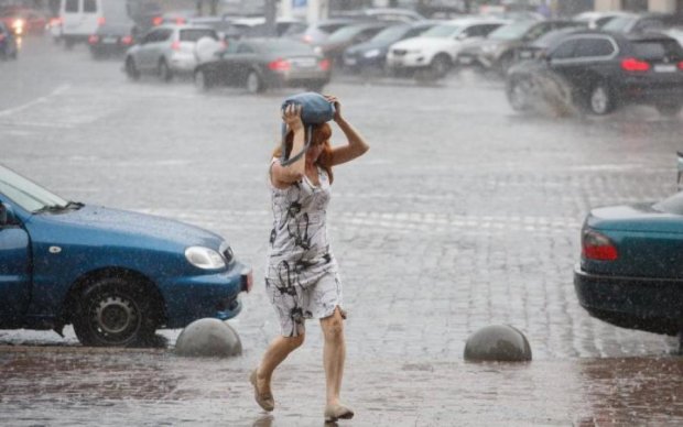 Погодный апокалипсис накрыл Киев: шокирующие видео
