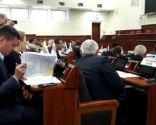 На "Київенерго" хочуть подати судовий позов: депутати вимагають відшкодування за "спадок" із дірявих мереж