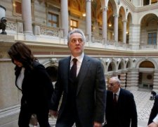 Фірташ сховався "під спідницю" іспанців