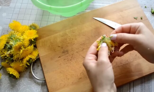 Кульбабове вино перетвориться з улюбленої книги на улюблений напій, простий рецепт