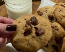 Печенье с шоколадной крошкой, кадр из видео