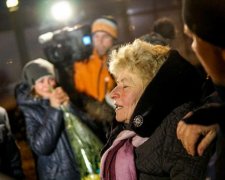 Повернення полонених додому: мати знепритомніла від дзвінка сина