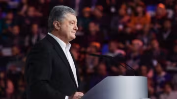 Порошенка зустріли у Полтаві погромами: є поранені