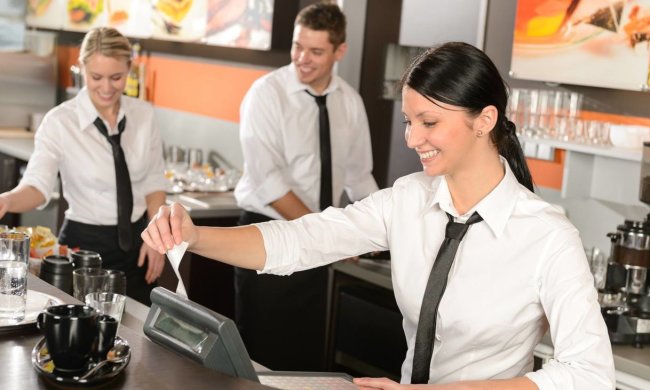 Где украинцам легче всего трудоустроиться летом: и хорошо заплатят, и сверху накинут