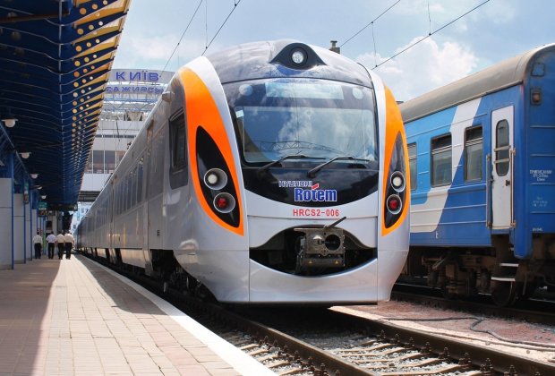 Укрзалізниця запустила 17 додаткових поїздів до вихідних: список напрямків