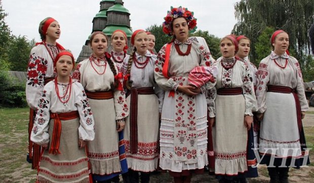 У Пирогово відтворили стародавні весільні обряди України (фото, відео)