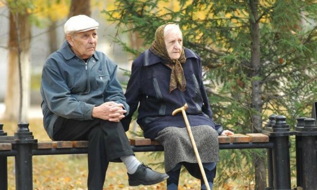 Украинцам повысят пенсии на 12-13%: у Зеленского установили окончательный срок, когда ждать выплат