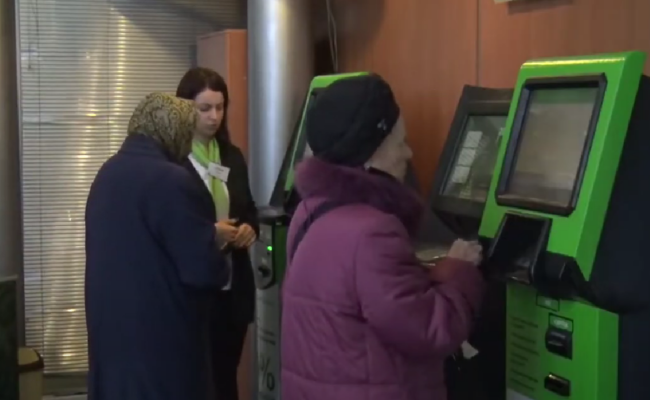 Пенсионеры. Фото: скрин youtube