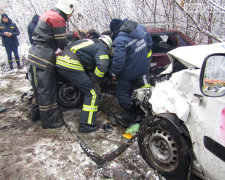 Легковушка влетела в пограничный пост, есть погибшие: фото и первые подробности жуткой аварии