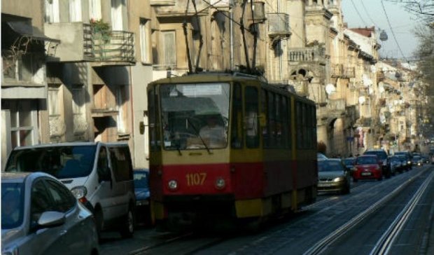 Трамвай сбил ребенка в центре Львова