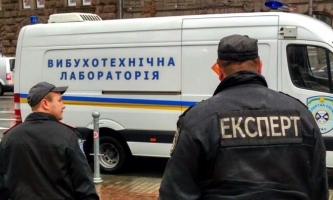 У Києві замінували черговий міст: вибухівку шукали з кінологами та рятувальниками