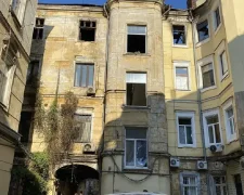 Поврежденный дом на Европейской, 2 в Одессе после российской атаки