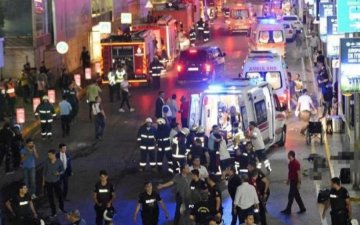 Вогонь охопив одразу декілька поверхів лікарні, перекриті центральні вулиці