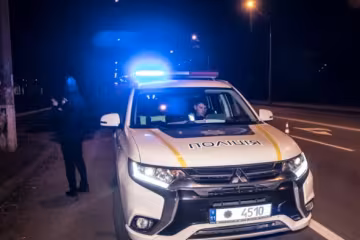 Українець з каструлею на голові влаштував справжній погром у Mcdonald's: руйнував все навколо