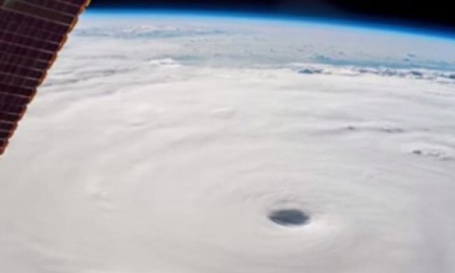 NASA сделало съемку тайфуна "Соуделор" из космоса (видео)