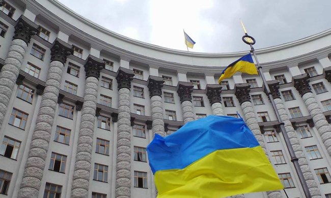 Украина даст денег Индонезии: кто бы помог нашим пенсионерам