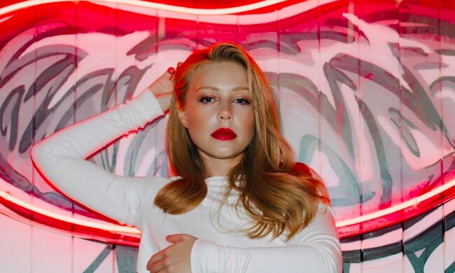 Кароль превратилась в пышногрудую Миссис Смит, горячее Джоли: "Это же Тина 2008!"