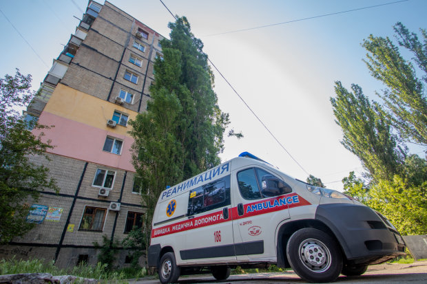 На Комарова напали в Черкассах, журналиста пытаются спасти в реанимации: первые детали
