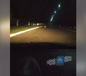 Хрест на дорозі, скріншот з відео